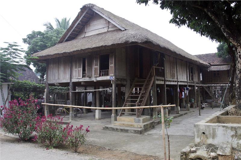 A Thai stilt-house in Lac Village