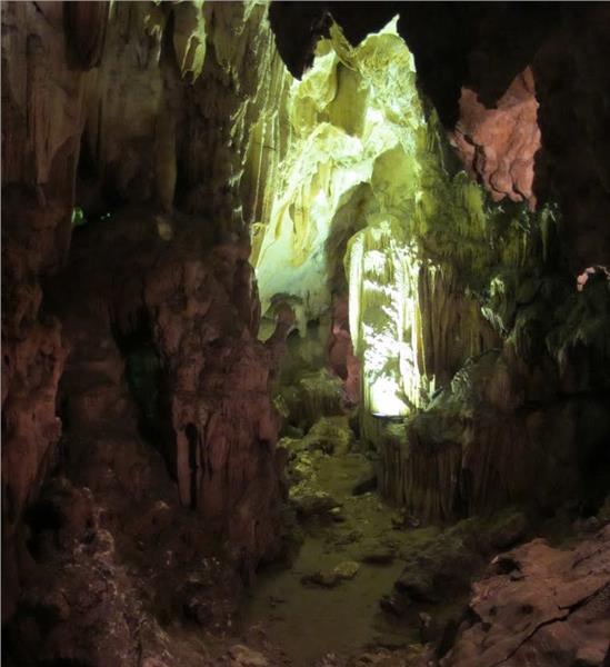 Mo Luong Cave