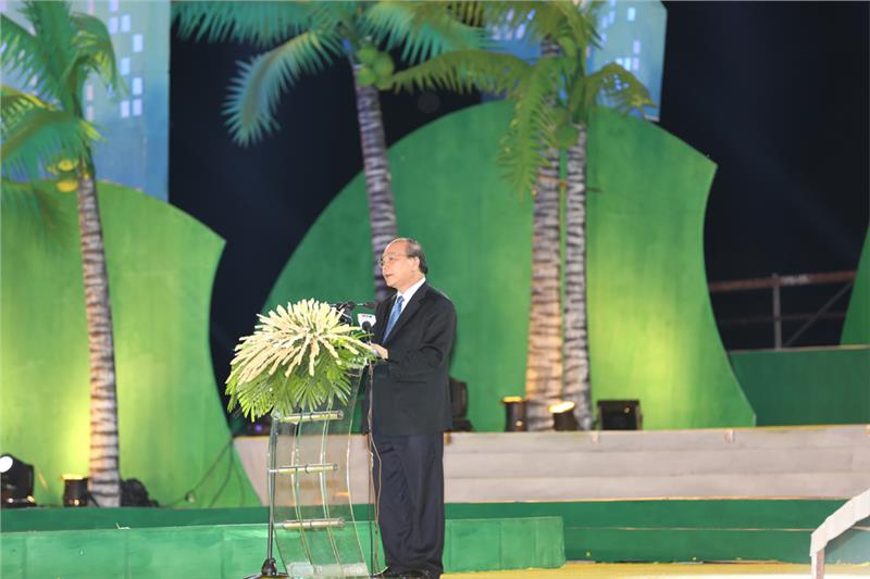 Deputy PM Nguyen Xuan Phuc speaks at the ceremony
