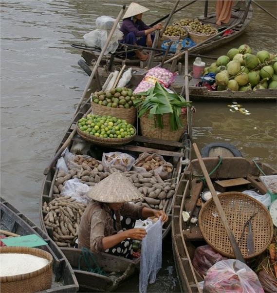 Tra On Floating Market - Vegetables and fruits on boats