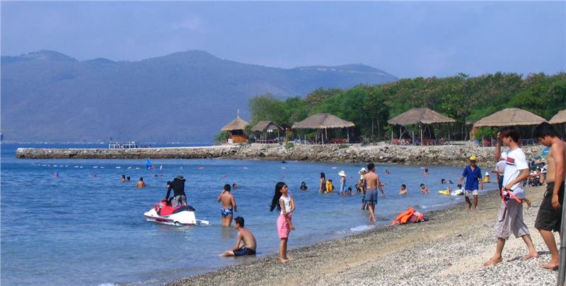 Tourists on Nha Trang beach