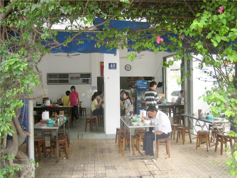 Hong noodle - a famous restaurant in Nha Trang