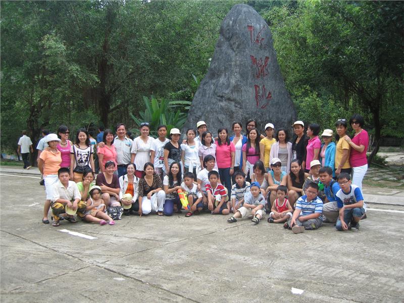 Tourists to Yang Bay Waterfall