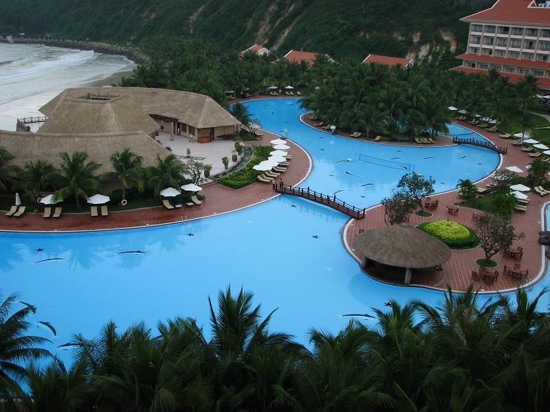 Vinpearl Luxury Nha Trang - Swimming pool