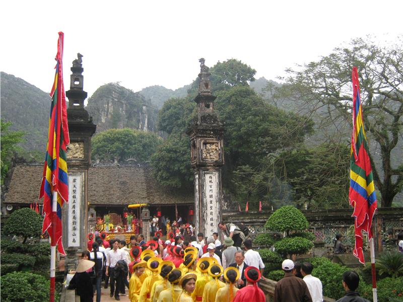 Festival at the temple of Dinh Tien Hoang