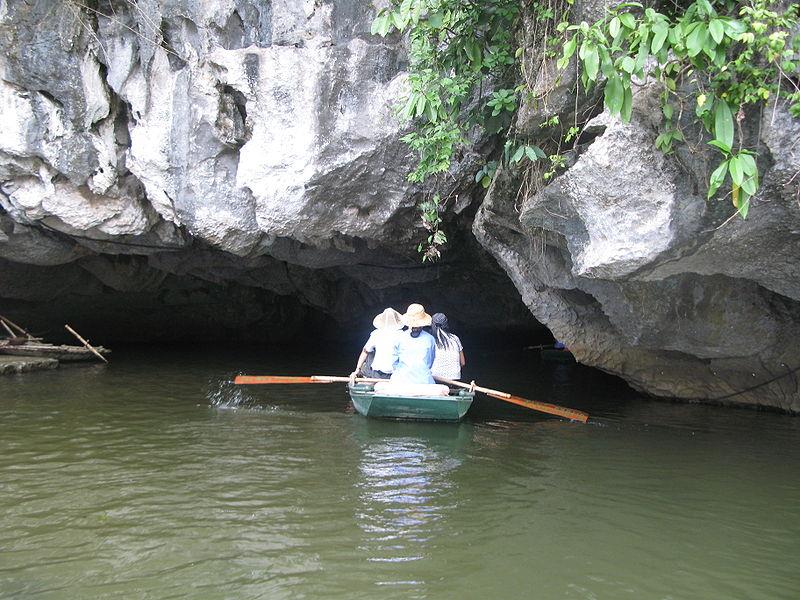 Dia Linh Cave in Trang An