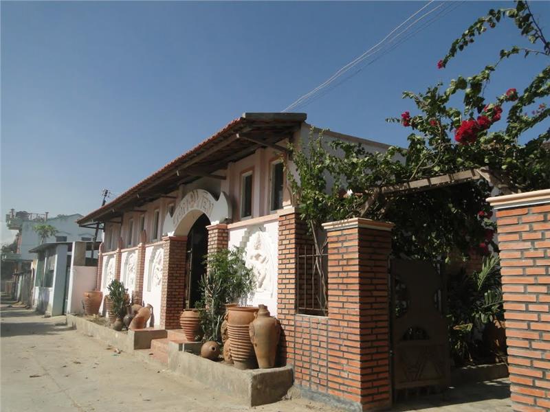 Bau Truc Ceremic Village
