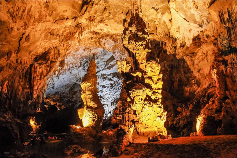 Phong Nha Ke Bang Cave