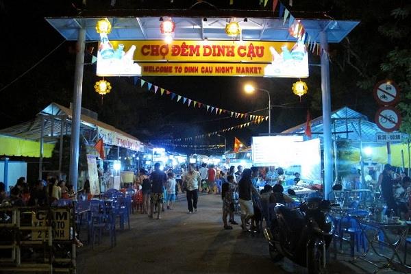 Dinh Cau Night Market
