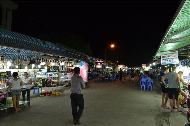 Wandering in Dinh Cau Night Market