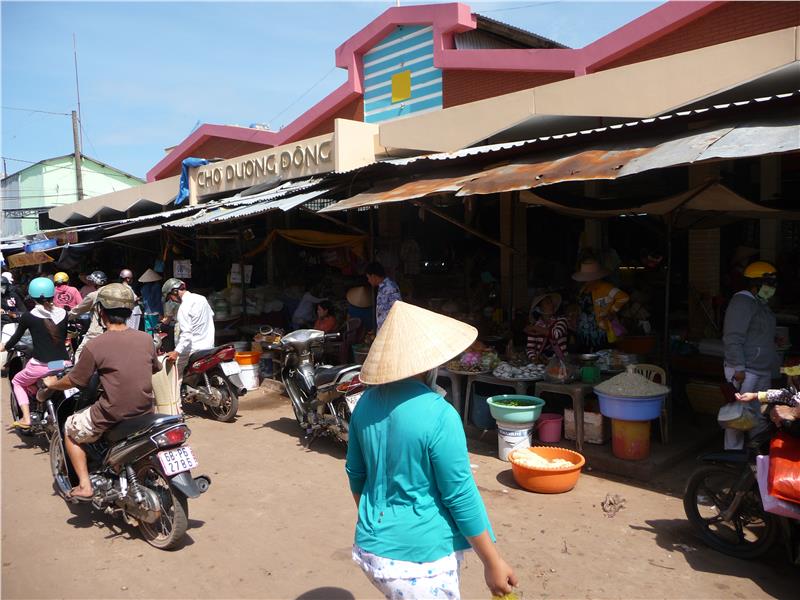 Duong Dong Market