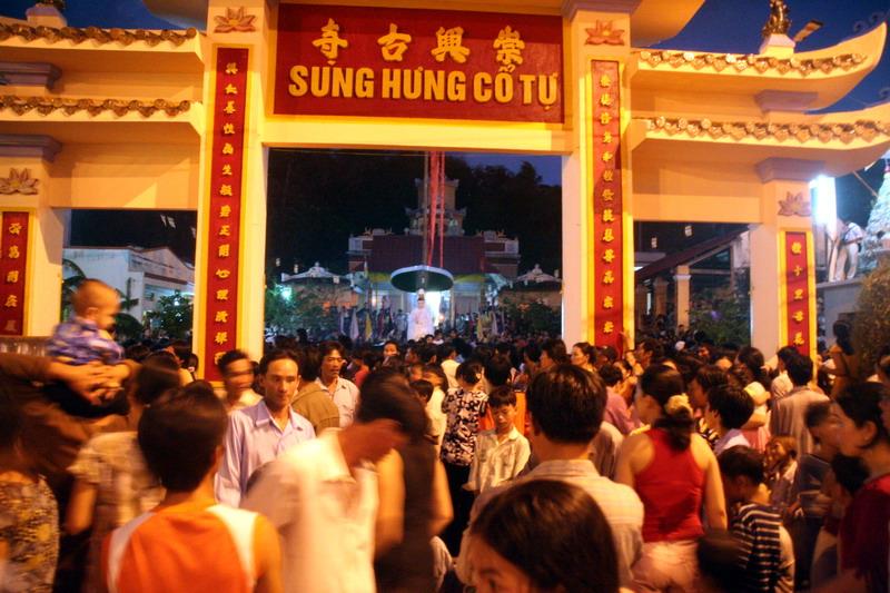 Sung Hung Pagoda on festival day