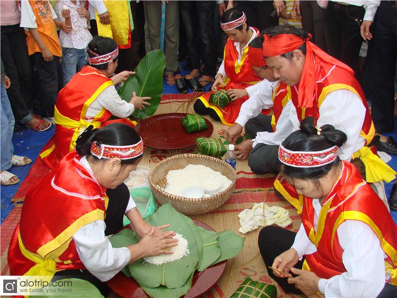 Cake Making Contest in Hung King Festival