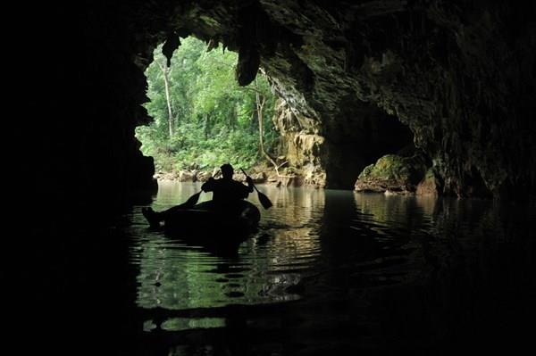 Exploring inside Tu Lan Cave