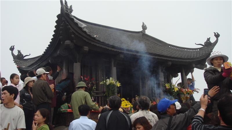 People worship at Yen Tu Pagoda