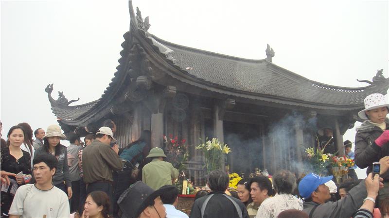 People worship at Yen Tu Pagoda