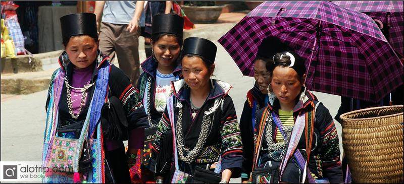 Hmong girls in Nao Cong Festival