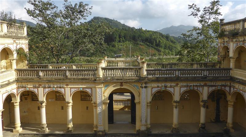 Entrance to courtyard of Hoang A Tuong Palace