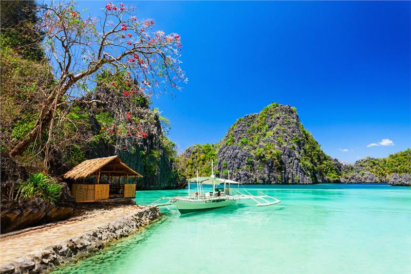 Du lịch Philippines với bãi biển trong xanh
