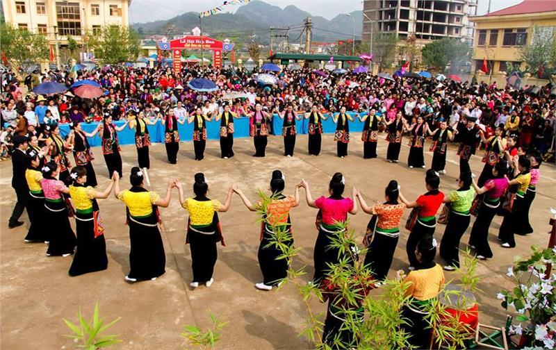 Thai ethnic minority people in Hoa Ban Festival
