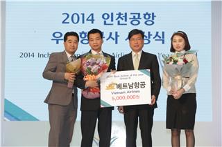 Vietnam Airlines gets Best Service Award at Incheon Airport