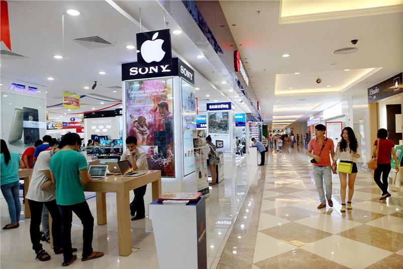 Luxury shopping malls become popuplar in Vietnam