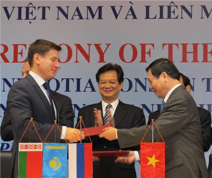 Signing Joint Statement of Vietnam - Customs Union FTA