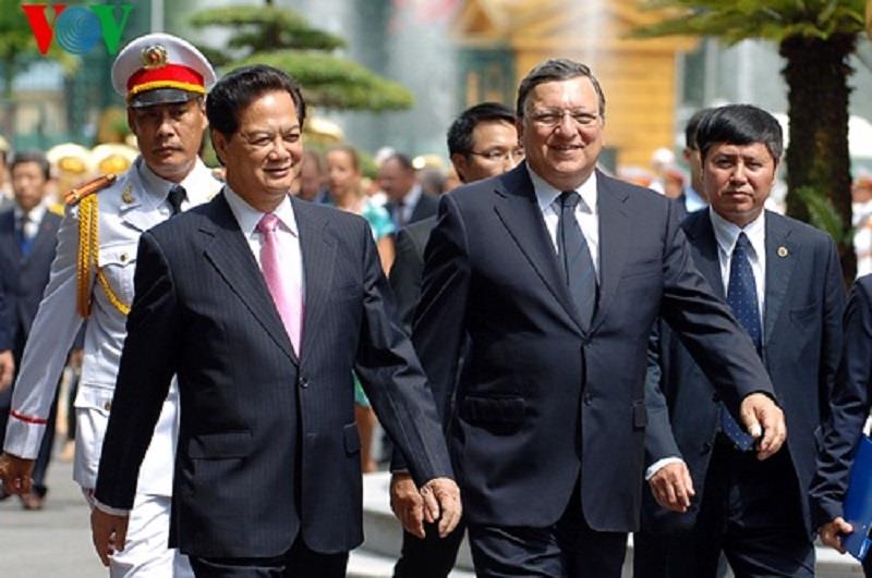 PM Nguyen Tan Dung (L) and EC President Manuel Barroso