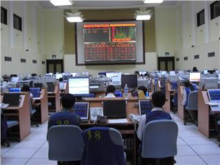 Vietnam stock market attracts foreign investors
