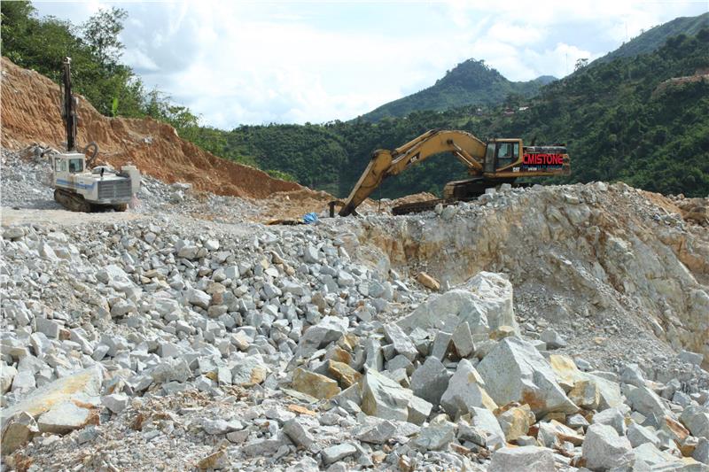 Stone explotation in Ha Tinh province