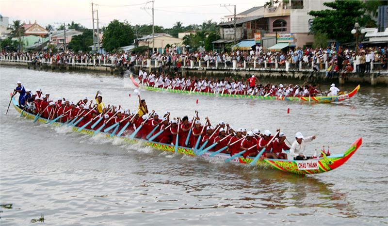 Boating race in Ok Om Bok festival