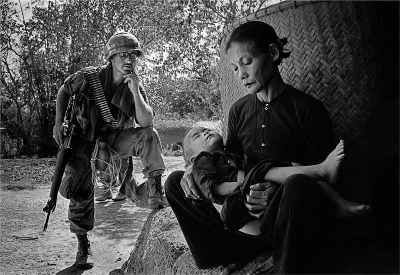 A Vietnamese woman in the attack of US troops