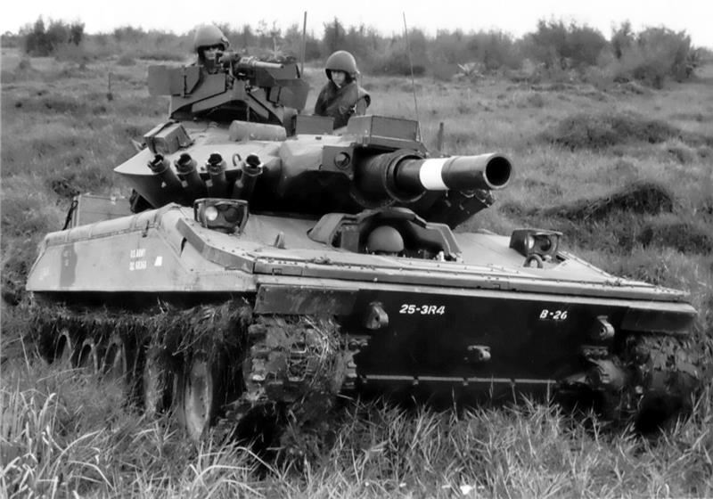 Tanks of US troops in Vietnam War