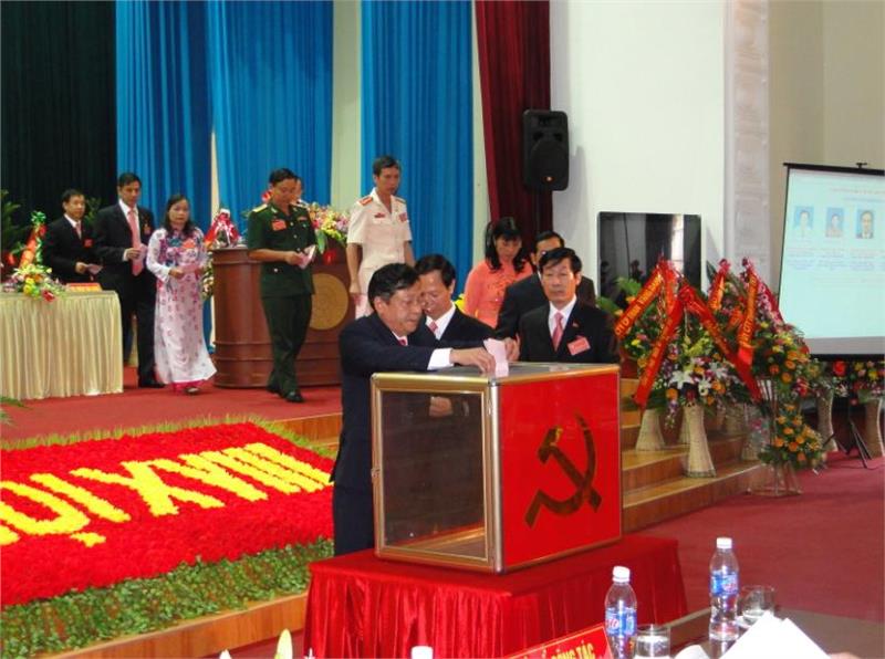 Electing deputies to People Council in Vietnam elections