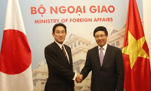 Japanese Foreign Minister Kishida Fumio visits Vietnam