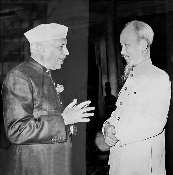 Jawaharlal Nehru Prime Minster met Ho Chi Minh President
