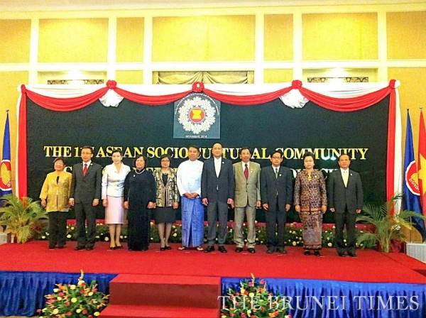 Vietnam delegation actively joins ASCC Meeting