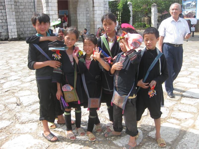 Hmong children in Sapa