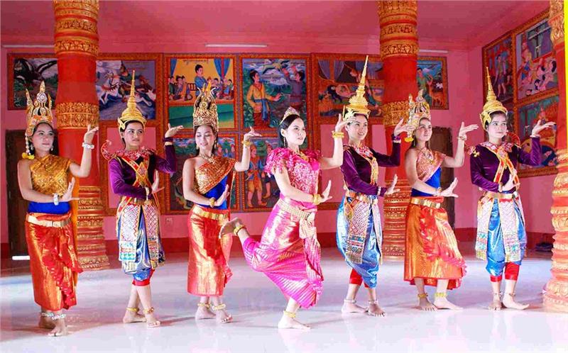 Khmer girls in traditional dance