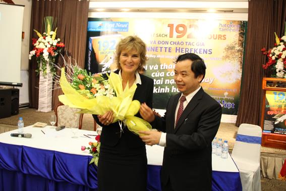 Sole survivor of plane crash returns Vietnam