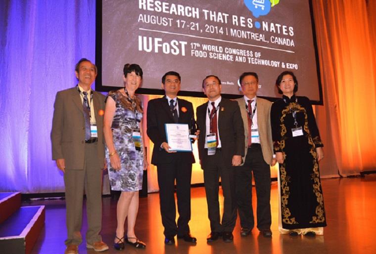 Vinamilk receives the IUFoST 2014 Award