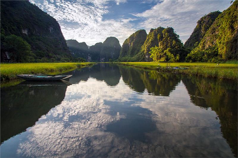 Tam Coc Rice Valley in Trang An Complex