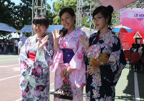 Girls in Japanese traditional costume