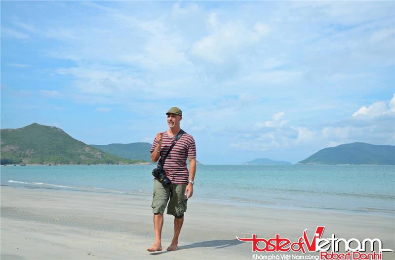 Robert Danhi introduces Vietnam beach
